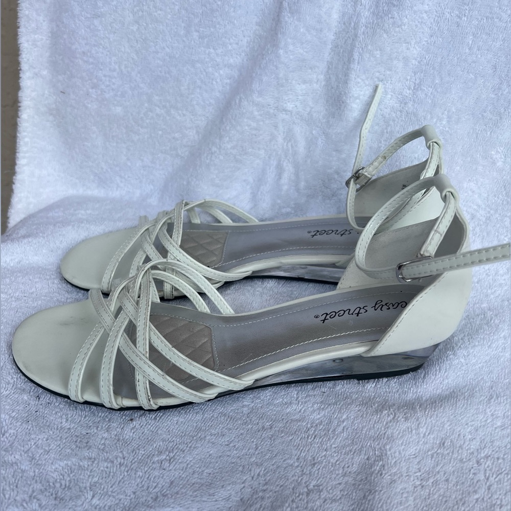 Dress sandals. White. Great condition, Sz: 8.5